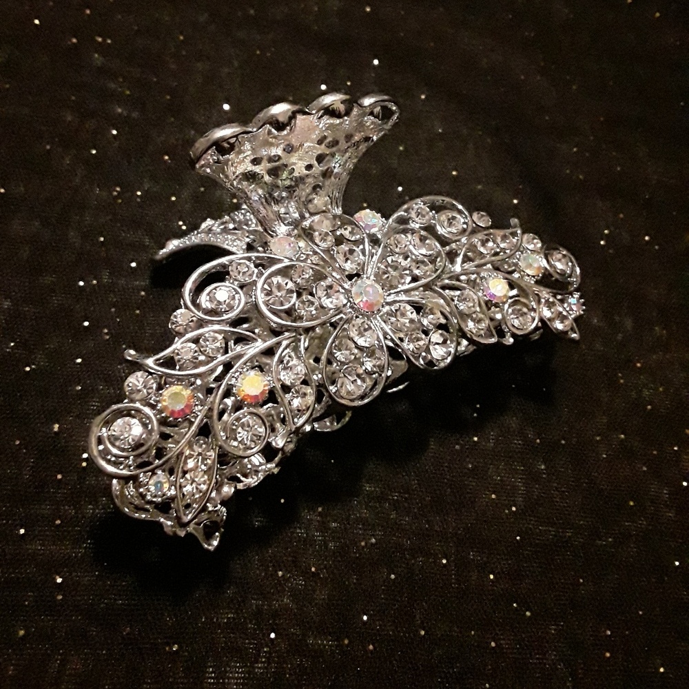 NWOT Fancy crystal rhinestone hair claw accessory